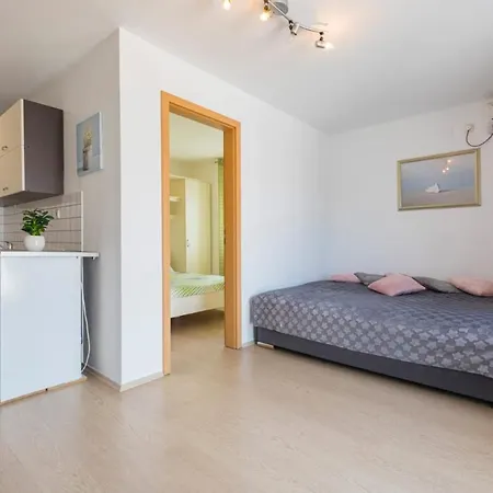 Guest house Ivka - 100 M Do Plaze Uvala Soline - Krk 4*